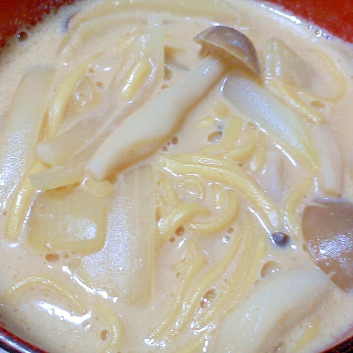 しめじと玉ねぎの豆乳味噌ラーメン